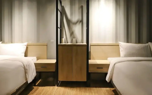 Dash Forwaves Hotel