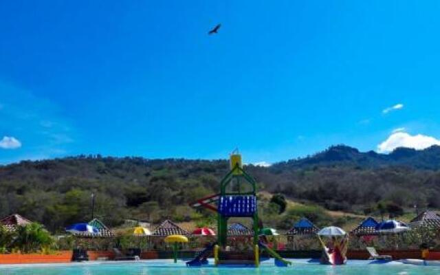 Aqua Park Y Club Campestre El Yate