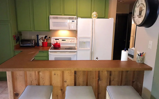 Mammoth Estates - 4 Seasons of Beauty w/ Amenities!