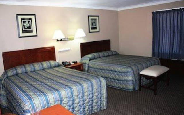 Moonlight Inn and Suites