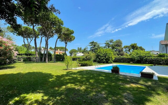 Fantastic Villa With Pool for 7 Guests on Albarella