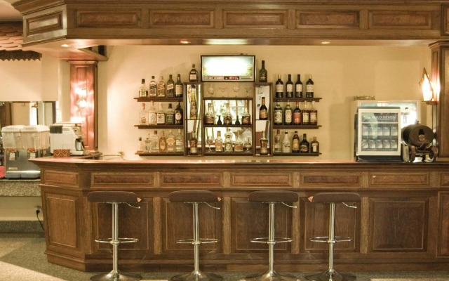 City River Hotel