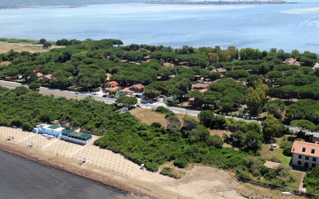 Lovely Holiday Home in Giannella nera Sea