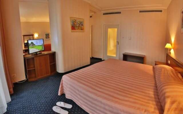Imperial Hotel, Riviera Holiday Club