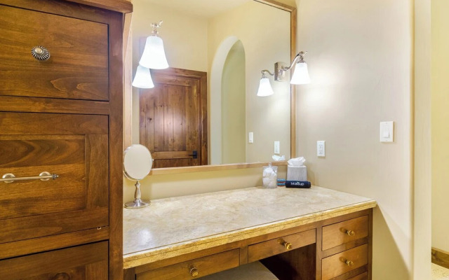 Star Haven Retreat 5 BDR Stunner!