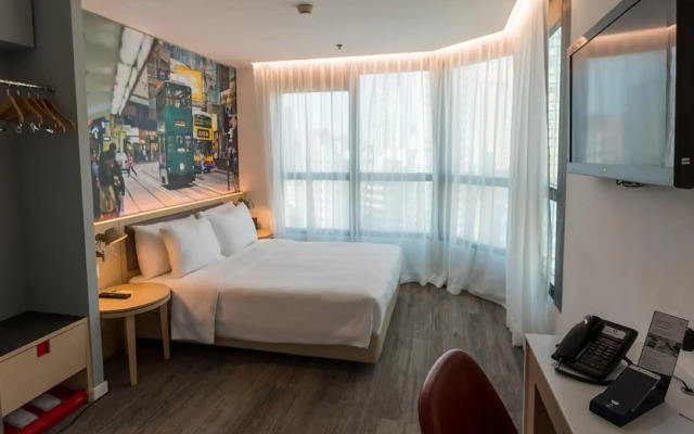 Dash Living On Hollywood