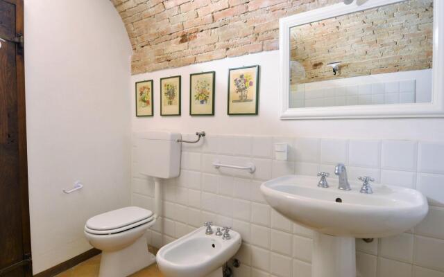 Nice apartment in Mantignana with shared pool