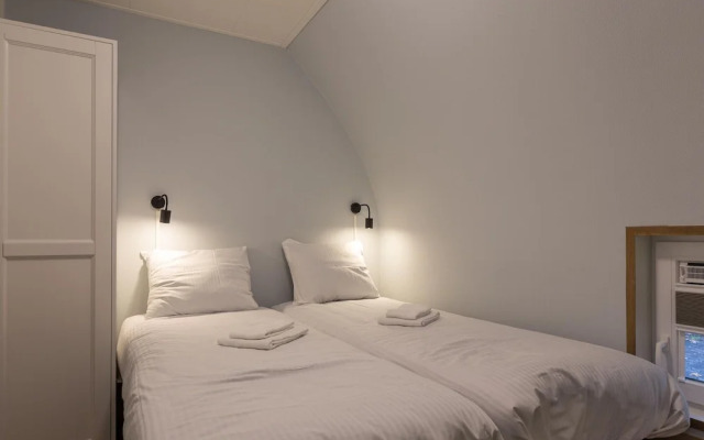 Beautiful House With Sandy Beach, Near Giethoorn