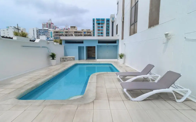 Hotel Axis Inn By GEH Suites