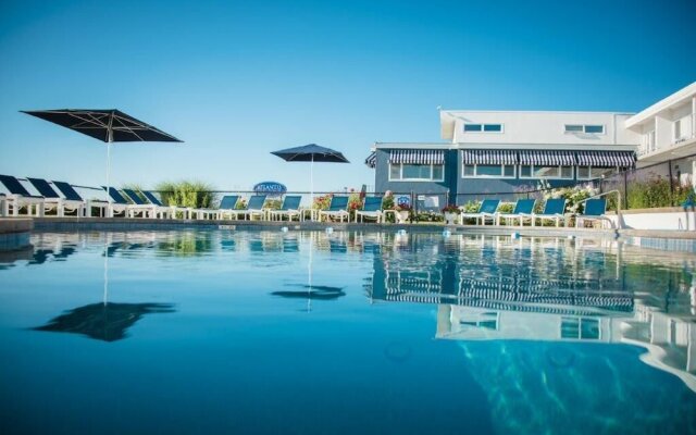Atlantis Oceanfront Inn