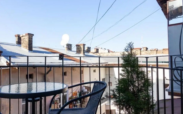 Кості Левицького 11