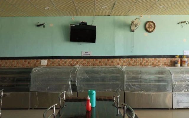 Deepak Hotel And Restaurant by OYO Rooms