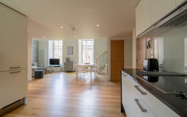 424 - Simpson's Loan Duplex Apartment