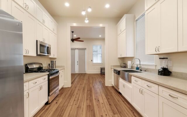 Residences Du Carondelet by Hosteeva