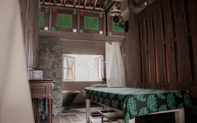 Kayu Arum Resort