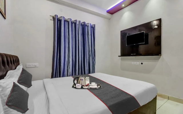 OYO 22425 Hotel Honey Cruise