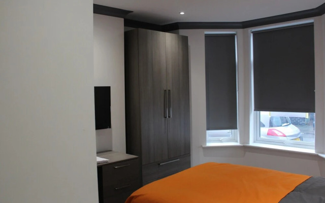 Townhouse @ 282 Walthall Street Crewe