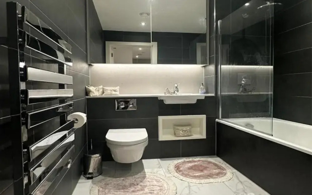 Stunning 2-bedroom Flat With Park View