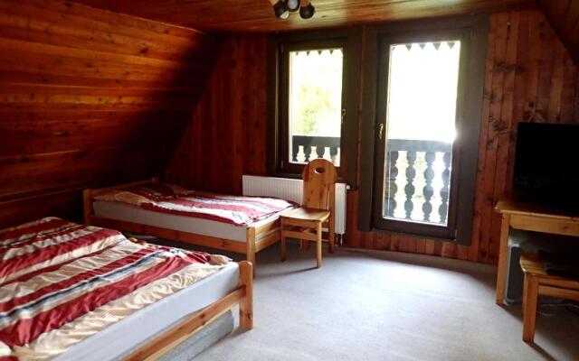 Krpáčovo, Nízke Tatry - chata na kraji lesa
