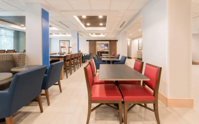 Holiday Inn Express & Suites Columbia-I-26 @ Harbison Blvd by IHG