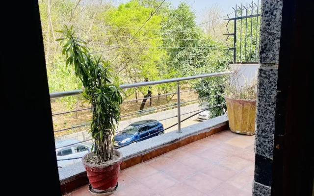 FabHotel Noida City Center 1