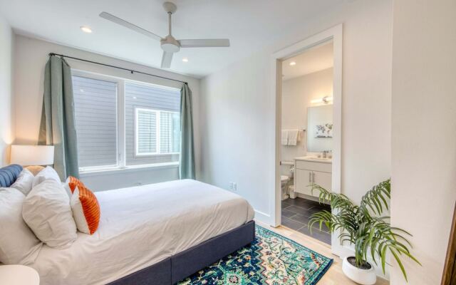 2 Homes in 1! Centrally Located Near Soco