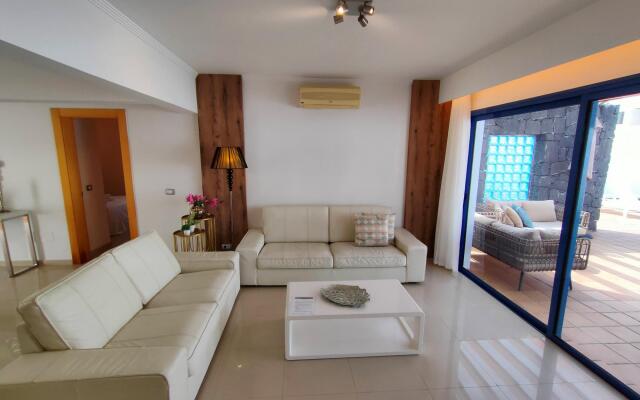 D53 Aroa in Playa Blanca