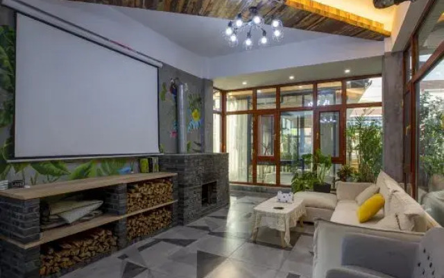 Anji Anshe Homestay (Yunshang Grassland Shop)