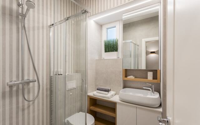 Spacious 2BDR Apartment few steps from City Center