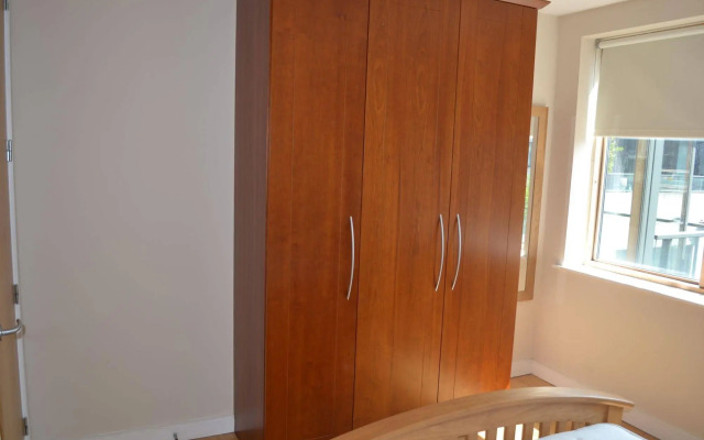 Hanover Dock Apartment