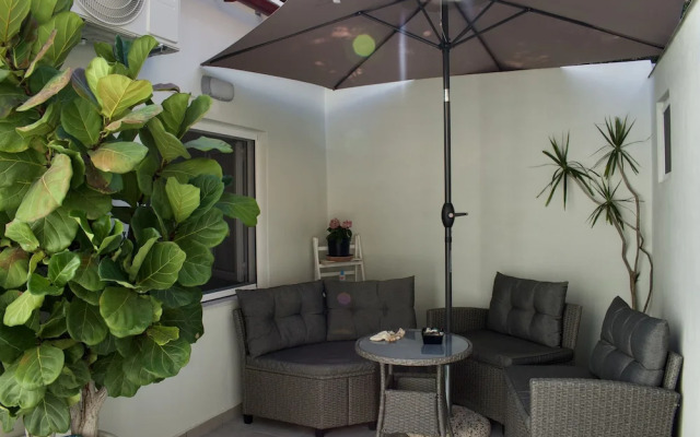 "spyros" 1-room Apartment - Simple, Cozy, Close to the Beach