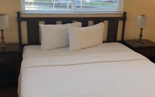 Surf n Sand Motel