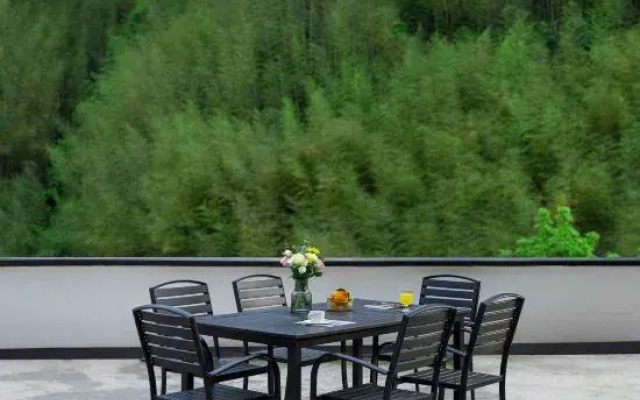 Jixi Xiaoyuan Homestay (Anji Longwangshan Drifting Store)