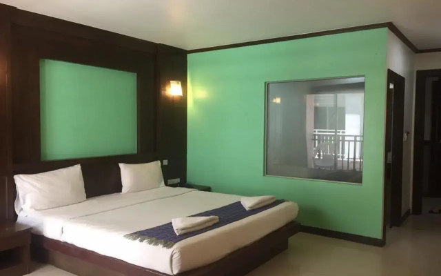 Hawaii Patong Hotel