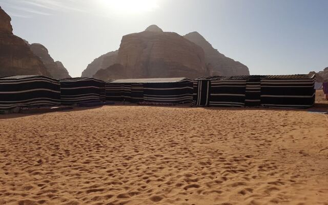 Beduin star trail camp