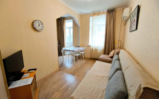 Tverskaya Street (Тверская Стрит) на улице 4-я Тверская-Ямская 4