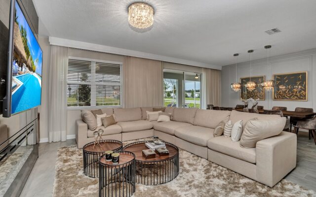 Champions Gate 9 Bedroom Villa with Pool & Spa