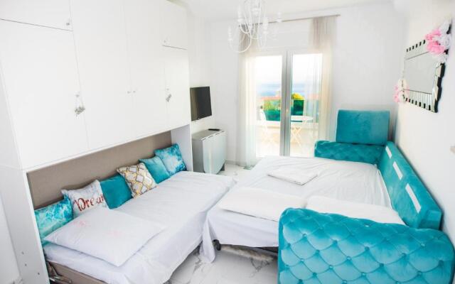 Sea view luxury studio apartment