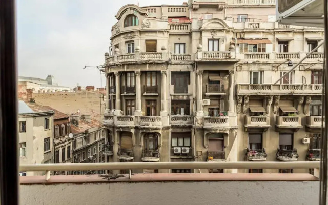 Pop Art Flat - Bright 2BR near the Old Town