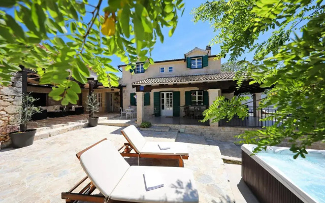 Holiday Home Dvori Dida Mile