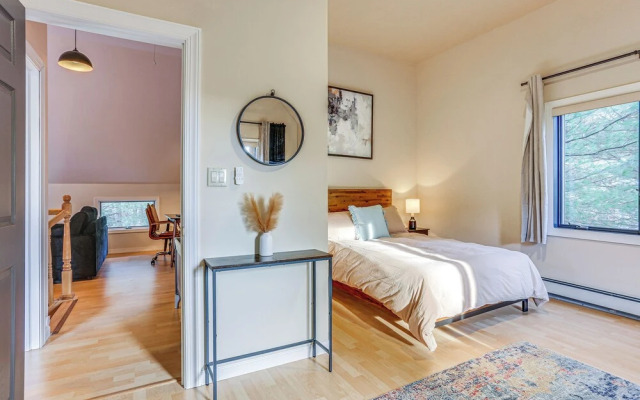 Secluded Kerhonkson Retreat With Deck + Views!