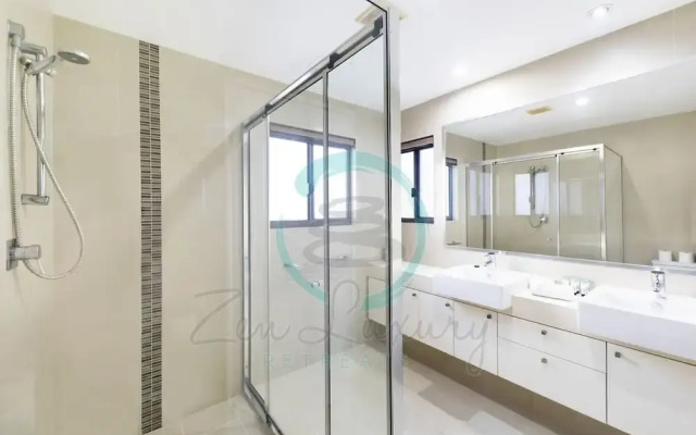 Zen Arkaba 3BR Luxury Waterfront Apt Pool BBQ