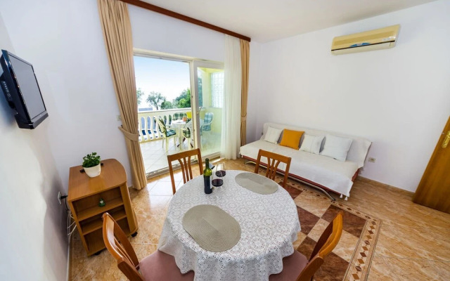 Petin - 5m From the sea - A2