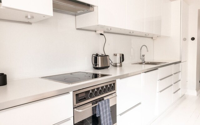 2ndhomes Deluxe 2BR Top Floor Apartment