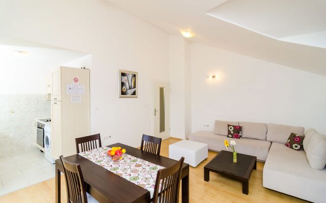 Nikola Apartments