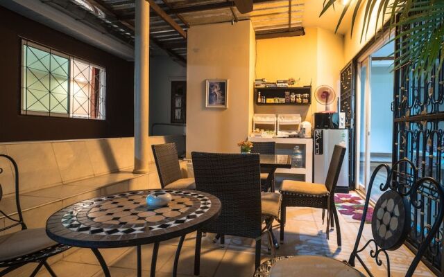 Phuket Airport Suites & Lounge Bar