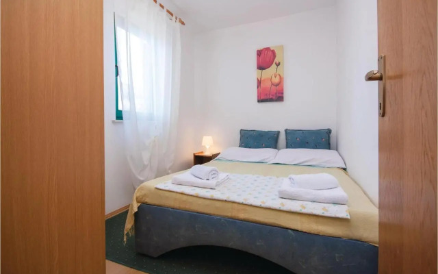 Three-Bedroom Apartment in Pirovac