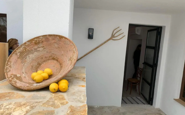 Astarte House 12 pax