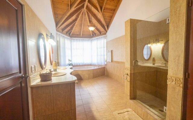 Casati Pearl House, Big House With Private Pool!