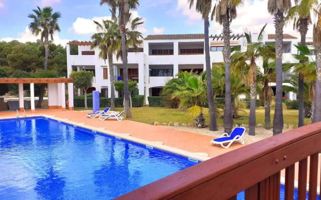 Apartamento en complejo con piscina